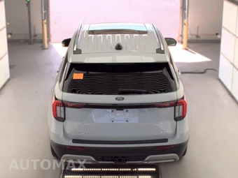2025 Ford Explorer Platinum - miniatura 5