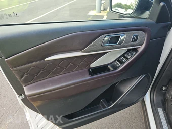 2025 Ford Explorer Platinum - miniatura 9