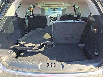 2025 Ford Explorer Platinum - miniatura 16