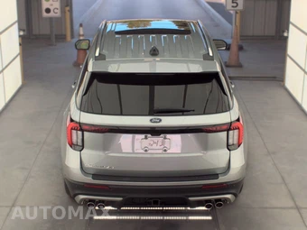 2025 Ford Explorer Platinum - miniatura 5
