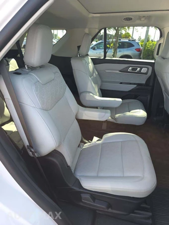 2025 Ford Explorer Platinum - miniatura 16