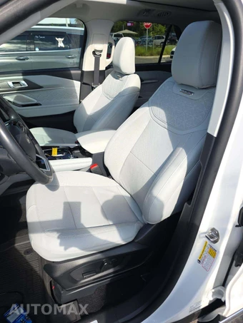 2025 Ford Explorer Platinum - miniatura 6