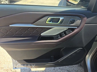 2025 Ford Explorer Platinum - miniatura 9