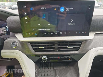 2025 Ford Explorer Platinum - miniatura 7