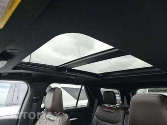 2025 Ford Explorer Platinum - miniatura 11
