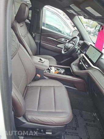 2025 Ford Explorer Platinum - miniatura 18