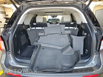 2025 Ford Explorer Platinum - miniatura 17