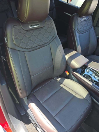 2025 Ford Explorer Platinum - miniatura 18