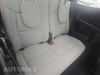 2025 Ford Explorer Platinum - miniatura 14