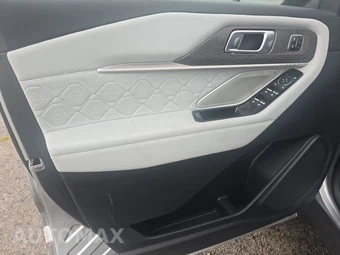 2025 Ford Explorer Platinum - miniatura 9