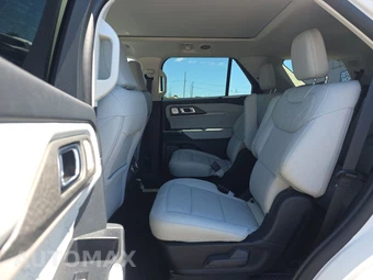 2025 Ford Explorer Platinum - miniatura 13