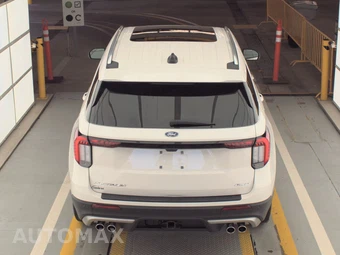 2025 Ford Explorer Platinum - miniatura 5