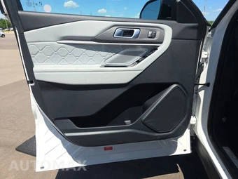2025 Ford Explorer Platinum - miniatura 9