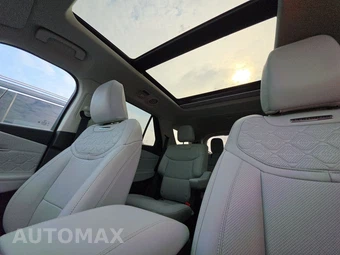 2025 Ford Explorer Platinum - miniatura 18
