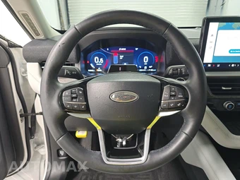 2025 Ford Explorer Platinum - miniatura 10