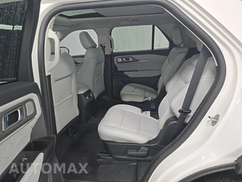 2025 Ford Explorer Platinum - miniatura 13