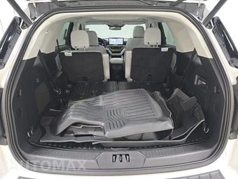 2025 Ford Explorer Platinum - miniatura 17