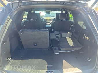 2025 Ford Explorer ST - miniatura 11