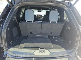 2025 Ford Explorer ST - miniatura 16