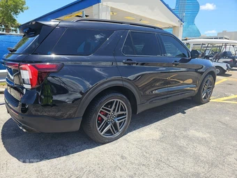 2025 Ford Explorer ST - miniatura 4