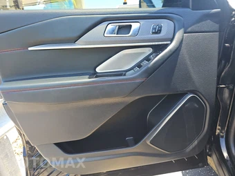 2025 Ford Explorer ST - miniatura 9