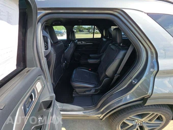2025 Ford Explorer ST - miniatura 13