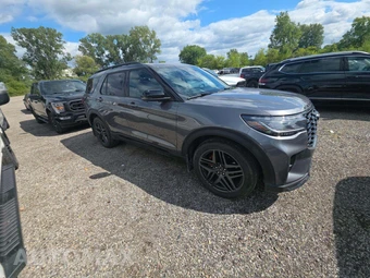 2025 Ford Explorer ST - miniatura 4