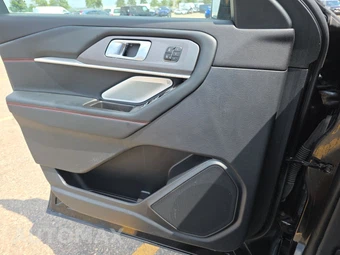 2025 Ford Explorer ST - miniatura 15