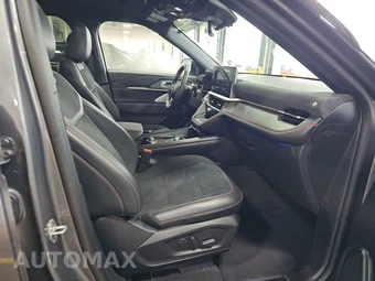 2025 Ford Explorer ST - miniatura 8