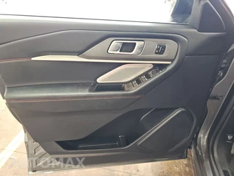 2025 Ford Explorer ST - miniatura 9