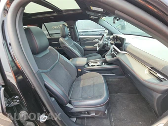 2025 Ford Explorer ST - miniatura 8