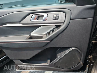 2025 Ford Explorer ST - miniatura 9