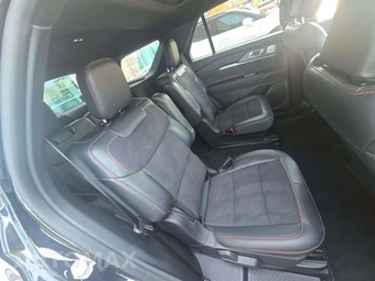 2025 Ford Explorer ST - miniatura 17