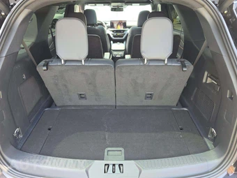2025 Ford Explorer ST - miniatura 15