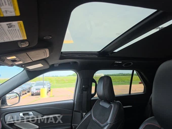 2025 Ford Explorer ST - miniatura 18