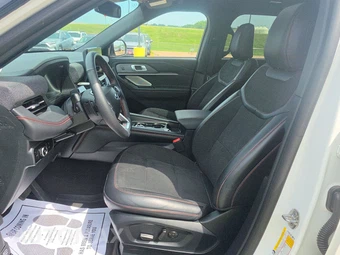 2025 Ford Explorer ST - miniatura 7