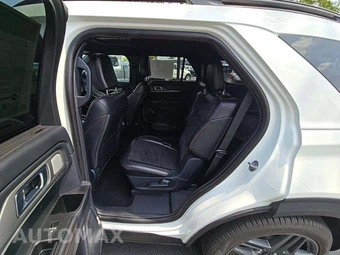 2025 Ford Explorer ST - miniatura 10