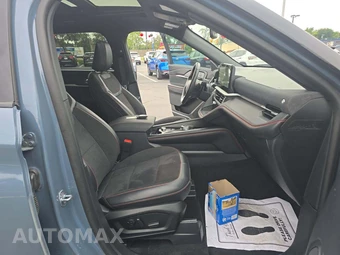 2025 Ford Explorer ST - miniatura 16
