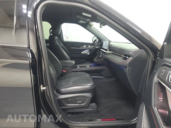 2025 Ford Explorer ST - miniatura 8