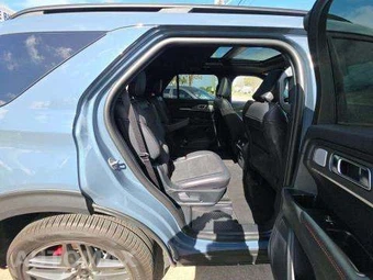 2025 Ford Explorer ST - miniatura 17