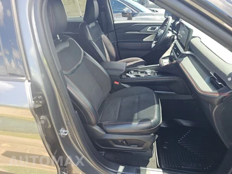 2025 Ford Explorer ST - miniatura 8