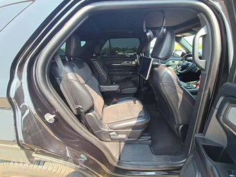2025 Ford Explorer ST - miniatura 17