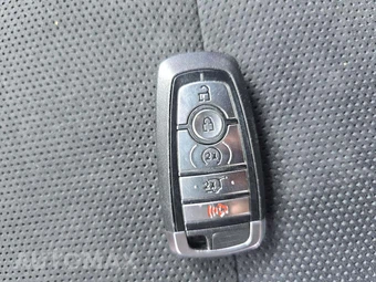 2025 Ford Explorer ST - miniatura 8