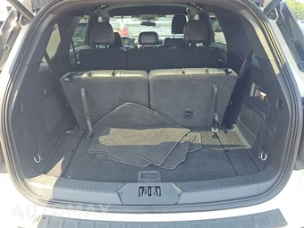 2025 Ford Explorer ST-Line - miniatura 11