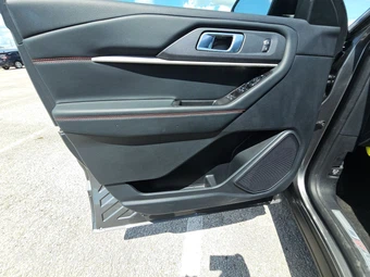 2025 Ford Explorer ST-Line - miniatura 9