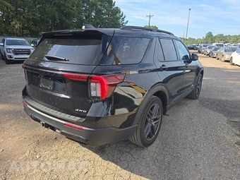 2025 Ford Explorer ST-Line - miniatura 4