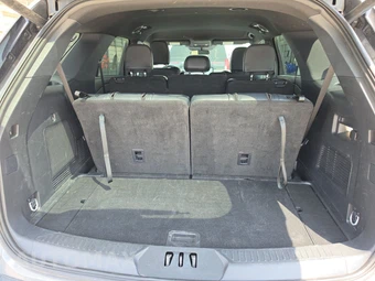 2025 Ford Explorer ST-Line - miniatura 16