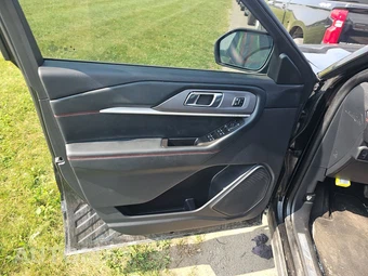 2025 Ford Explorer ST-Line - miniatura 9