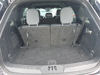 2025 Ford Explorer ST-Line - miniatura 17