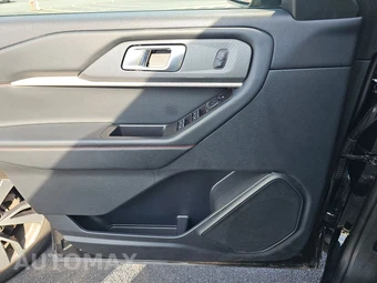 2025 Ford Explorer ST-Line - miniatura 9